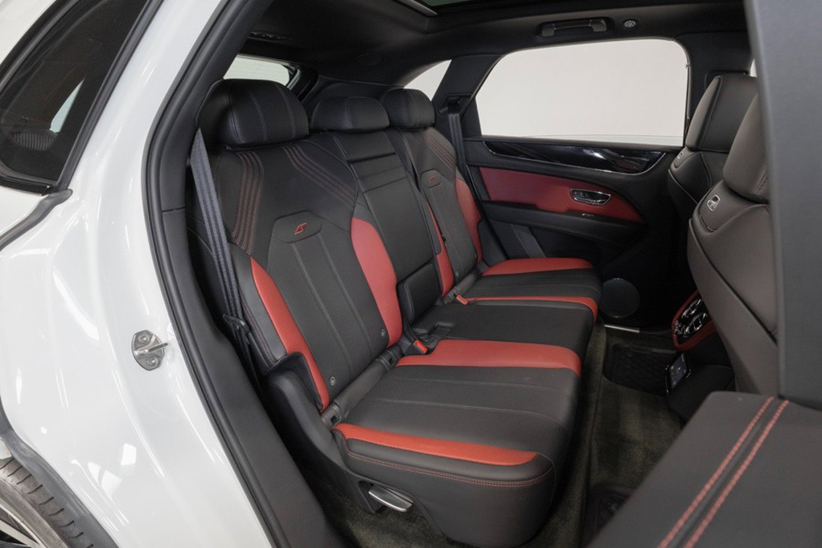 Used 2022 Bentley Bentayga AWD/4WD image 64