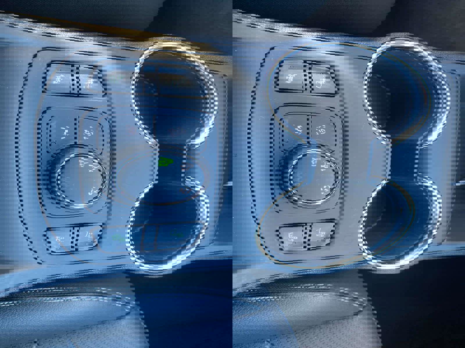 Used 2024 GMC Terrain SLT image 15