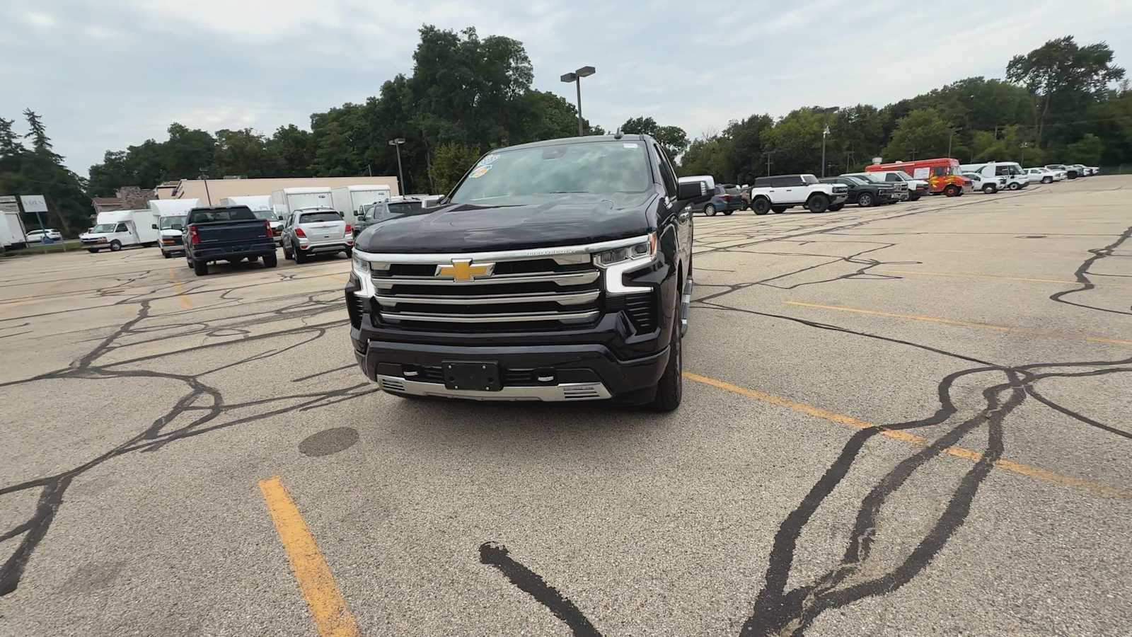Certified 2024 Chevrolet Silverado 1500 High Country AWD/4WD image 3