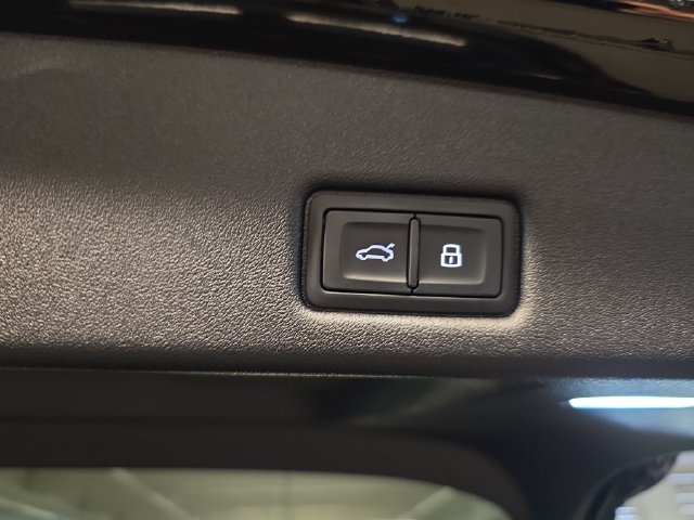 Used 2025 Audi Q5 Premium w/ Convenience Package AWD/4WD image 16