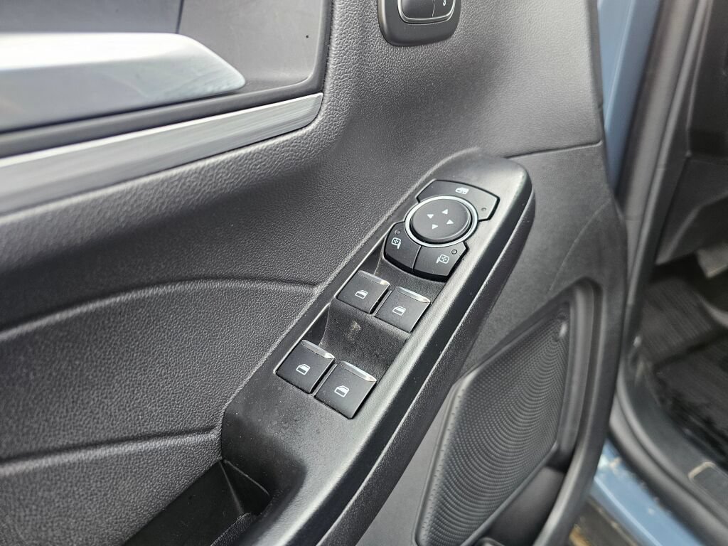 Certified 2025 Ford Escape Platinum AWD/4WD image 19
