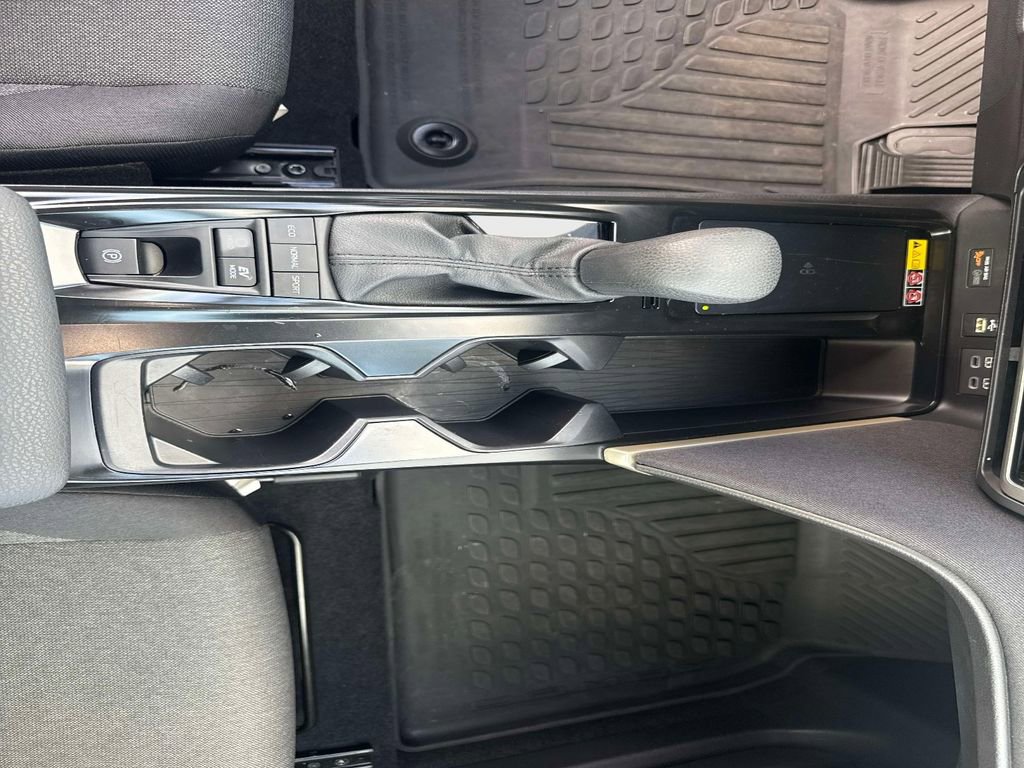 Used 2025 Toyota Camry LE image 24