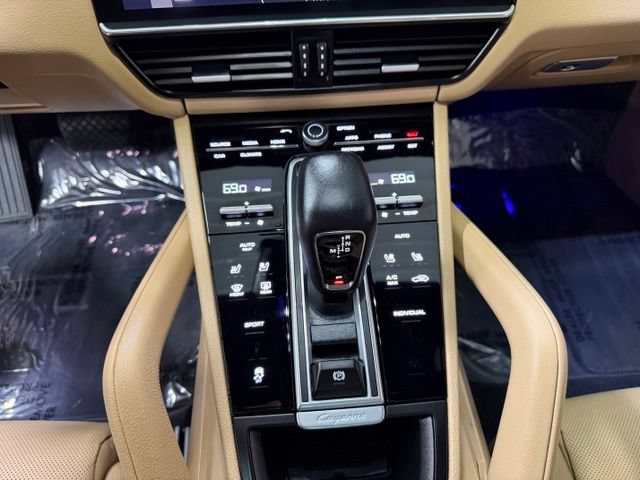 Used 2023 Porsche Cayenne Platinum Edition AWD/4WD image 16