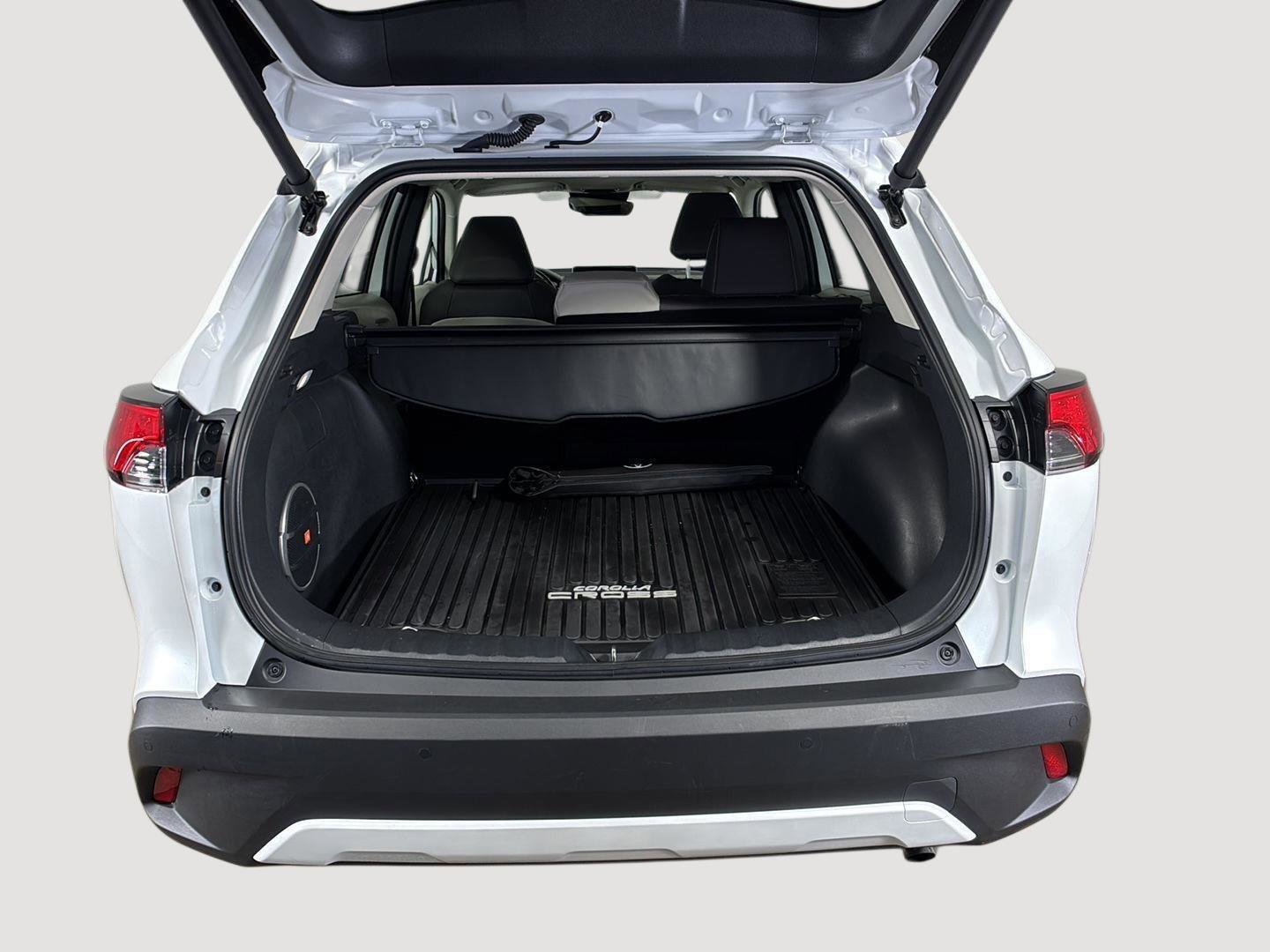 Used 2023 Toyota Corolla Cross XLE w/ Convenience Package image 18