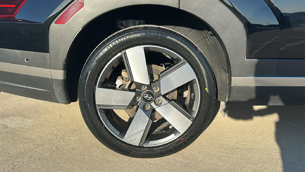 Certified 2024 Hyundai Santa Fe Limited FWD image 17