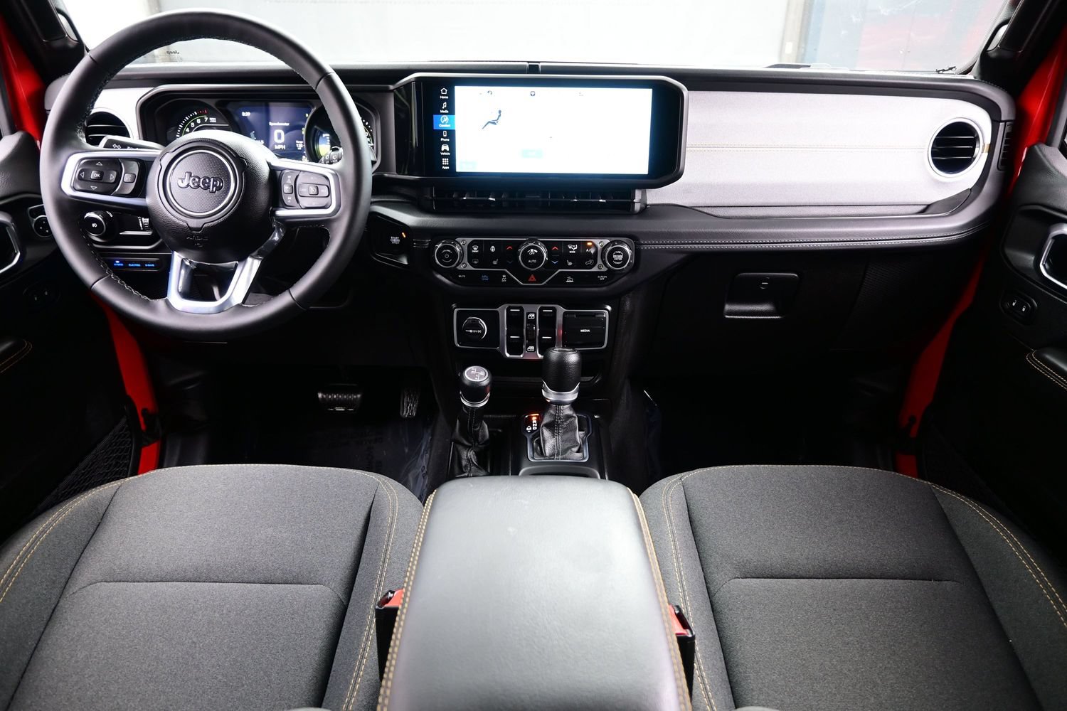 Used 2025 Jeep Wrangler Unlimited Sahara AWD/4WD image 18