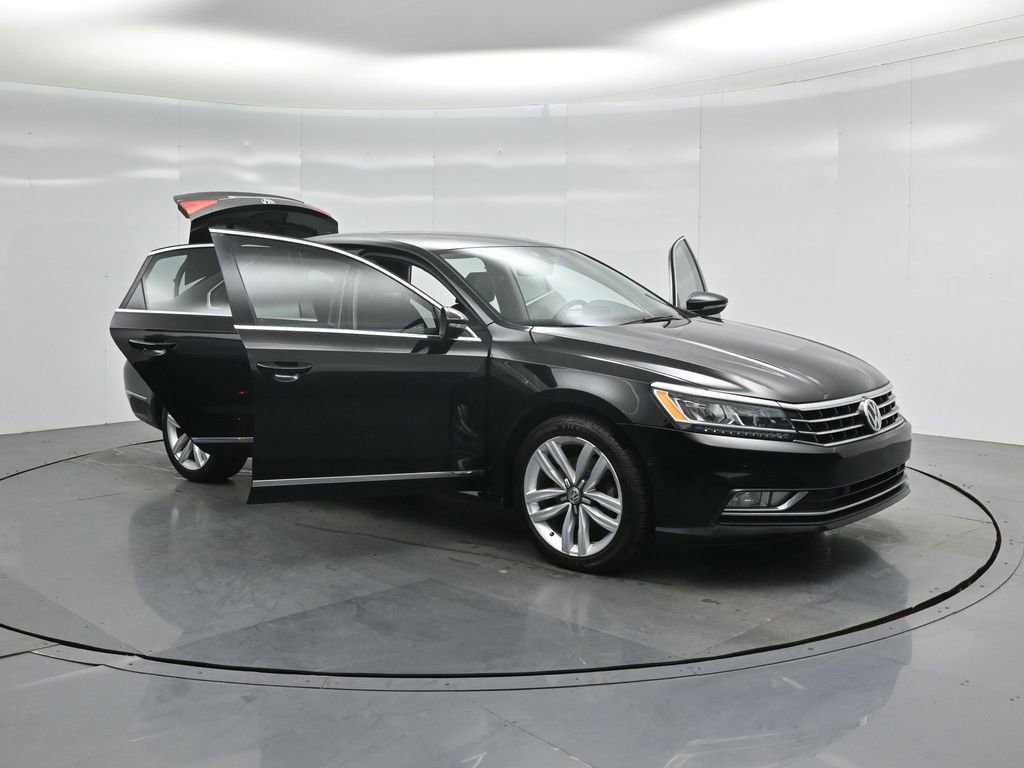 Used 2016 Volkswagen Passat 3.6 SEL Premium image 30