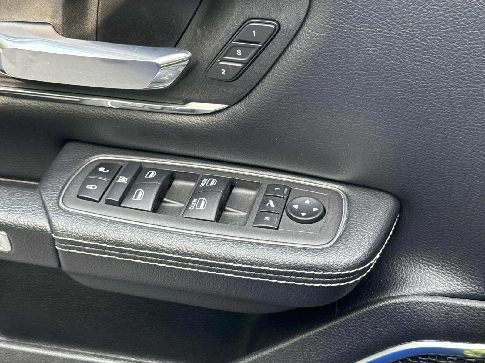 Used 2024 RAM 1500 Laramie RWD image 15