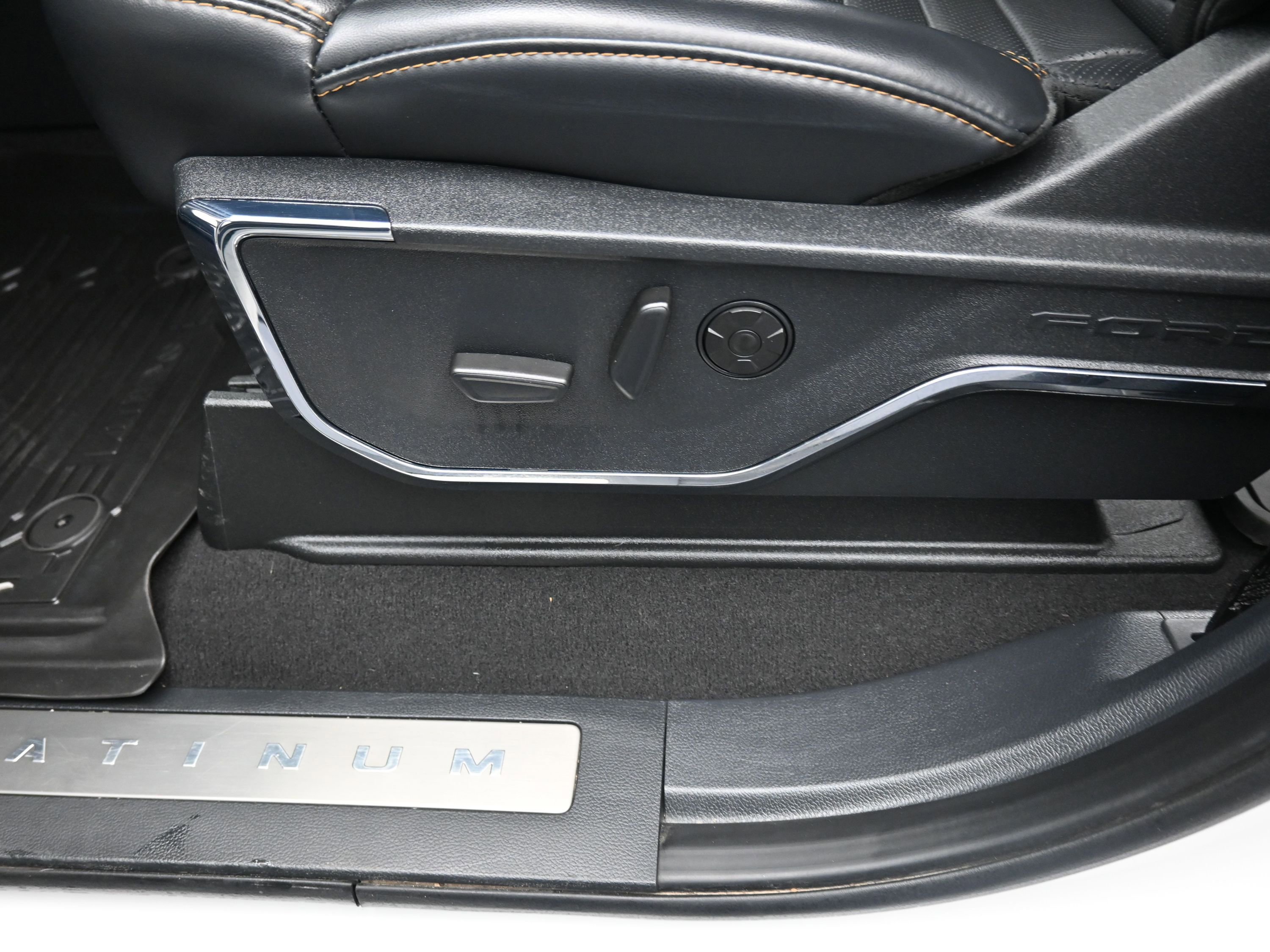 Used 2024 Ford F250 Platinum image 9