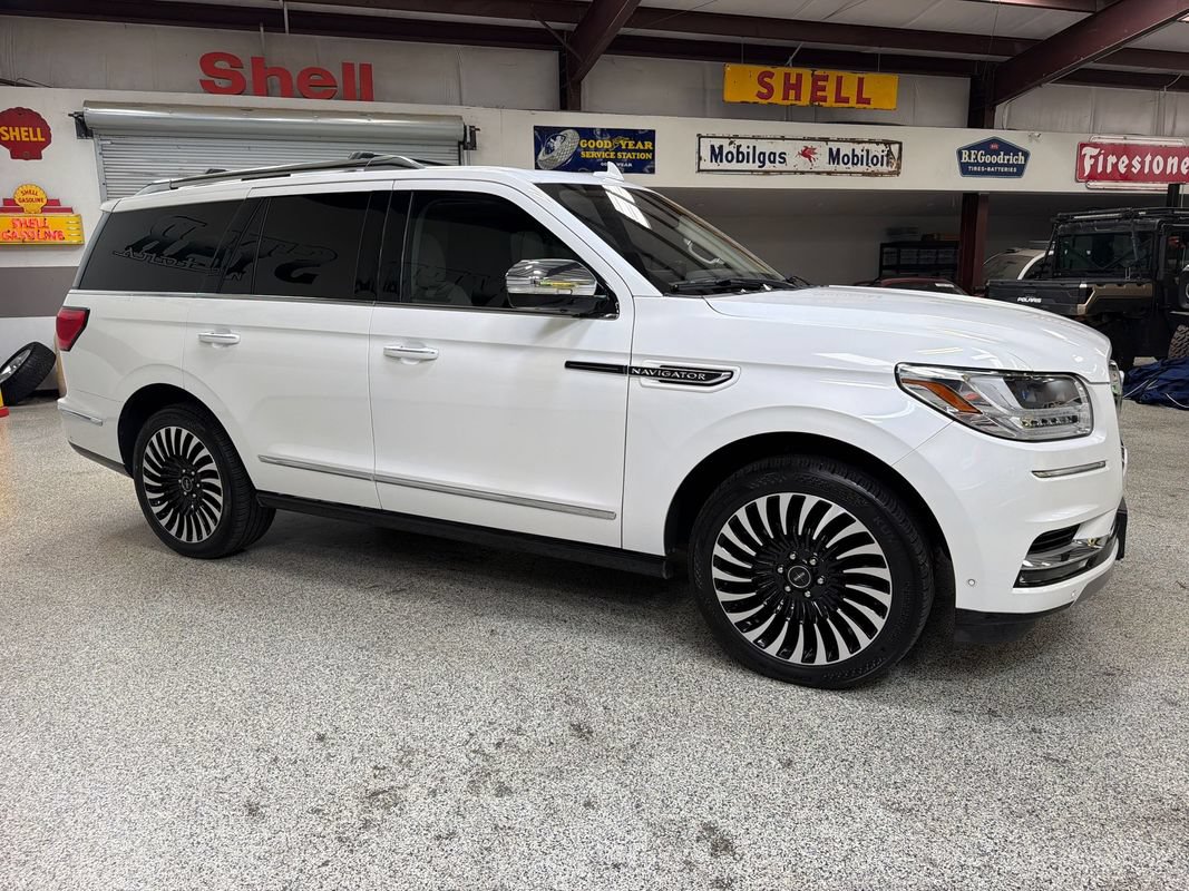 Used 2020 Lincoln Navigator Black Label w/ Cargo Convenience Package AWD/4WD image 10