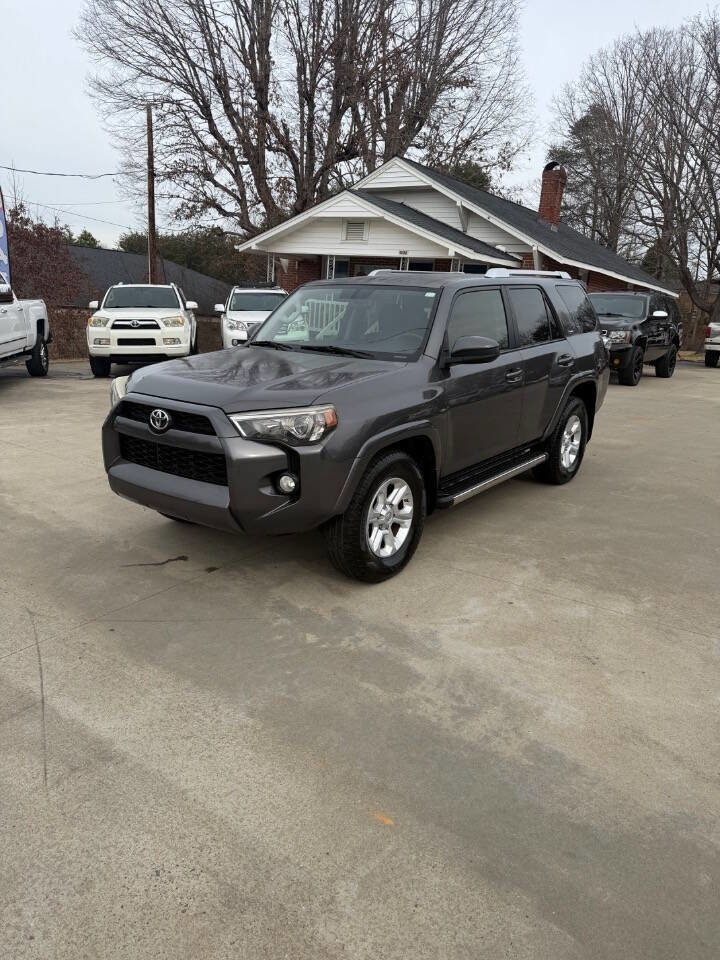 Used 2015 Toyota 4Runner SR5 image 2