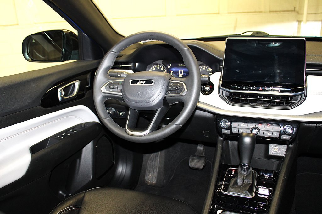Certified 2025 Jeep Compass Limited AWD/4WD image 14