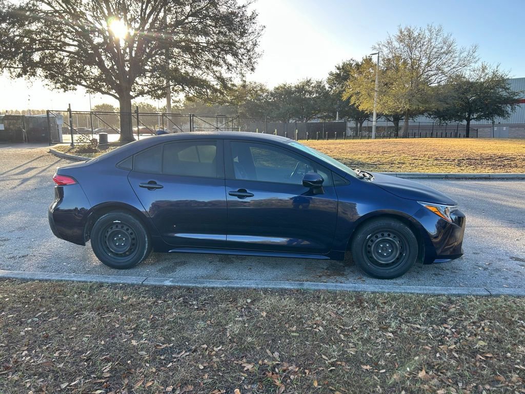 Used 2022 Toyota Corolla LE image 5