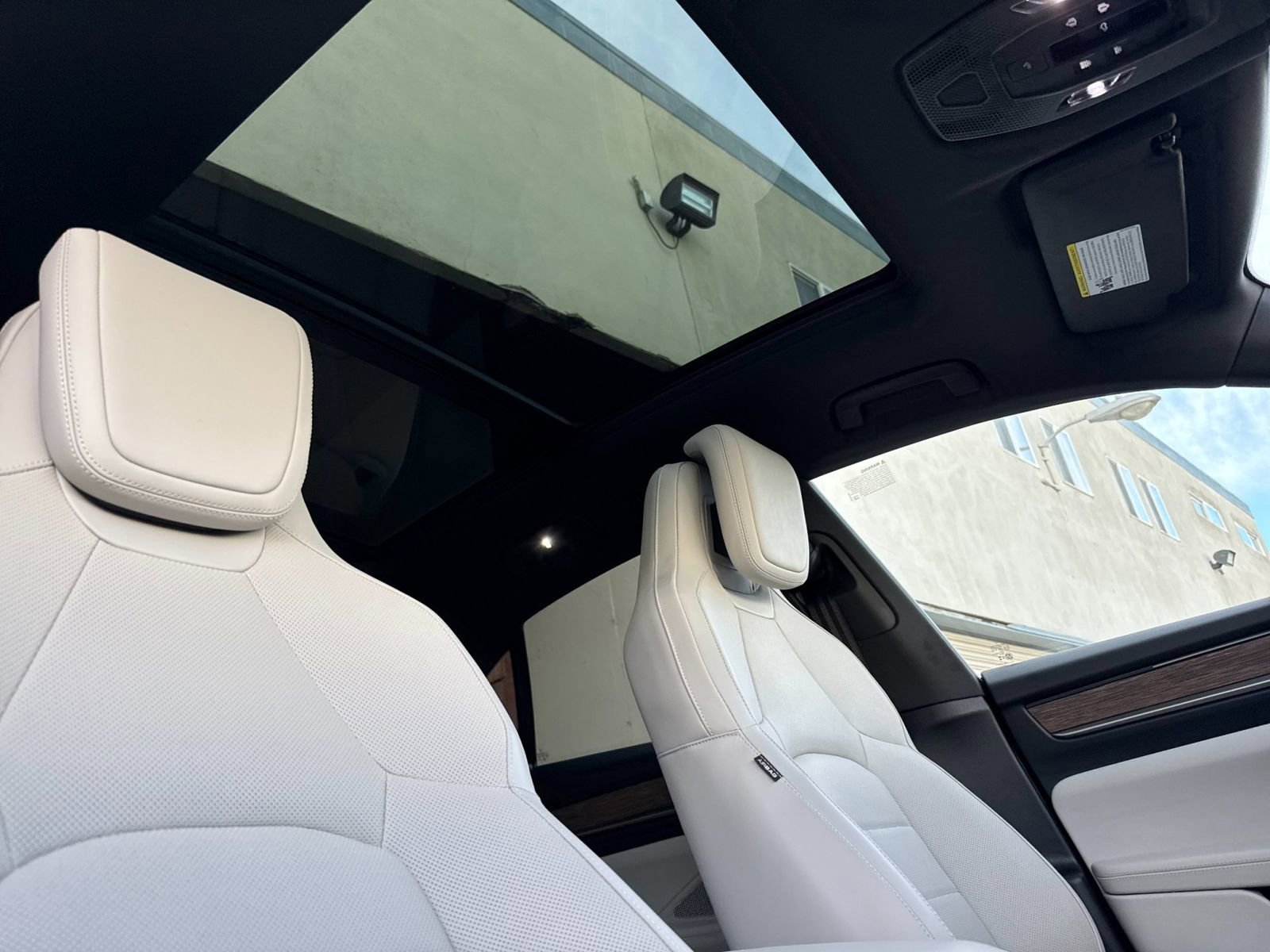 Certified 2025 Porsche Macan Electric RWD image 19