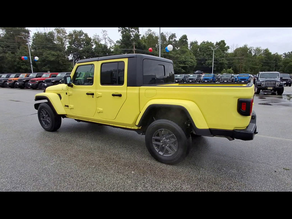 Used 2024 Jeep Gladiator Sport AWD/4WD image 35