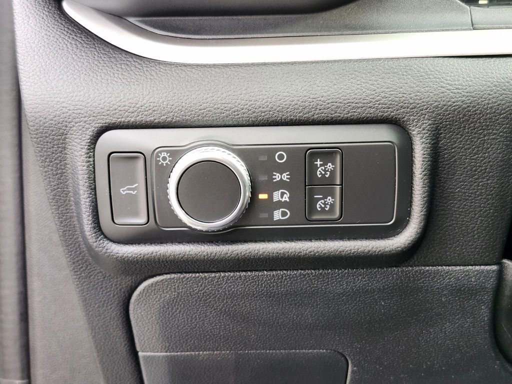 Used 2022 Ford Explorer XLT AWD/4WD image 25