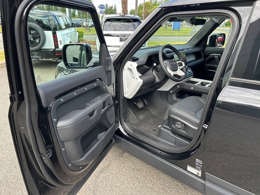 New 2025 Land Rover Defender 130 S image 10