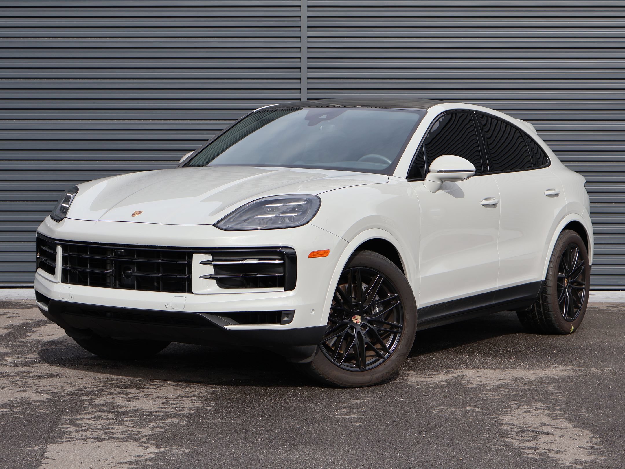 Certified 2025 Porsche Cayenne Coupe AWD/4WD image 1