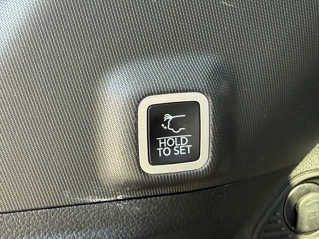 Used 2023 Jeep Grand Cherokee Trailhawk w/ Luxury Tech Group III image 36