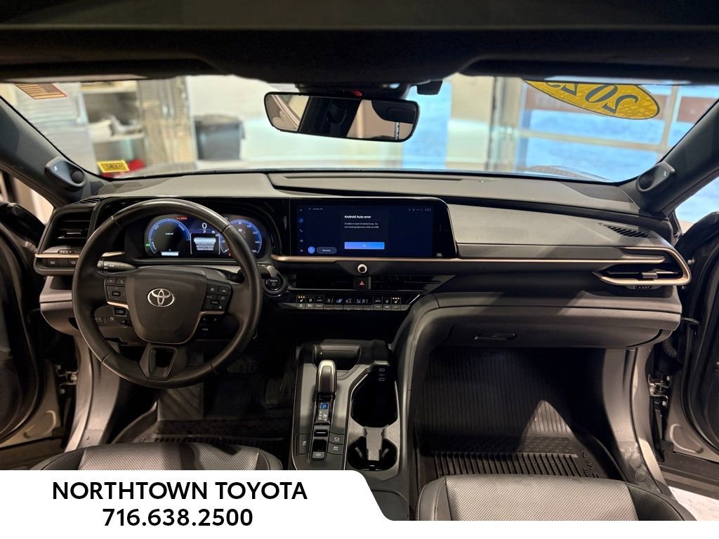 Used 2023 Toyota Crown Limited image 6