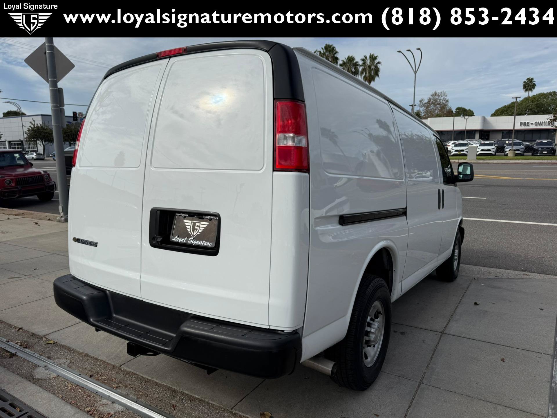 Used 2022 Chevrolet Express 2500 w/ Driver Convenience Package RWD image 7
