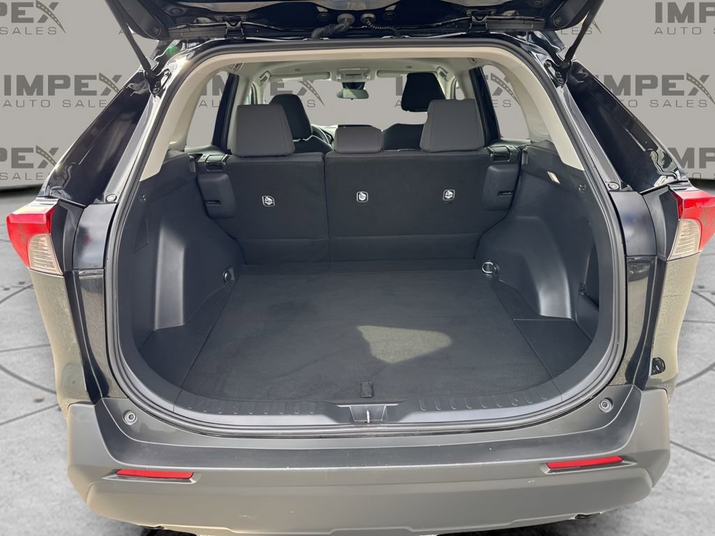 Used 2024 Toyota RAV4 LE image 25