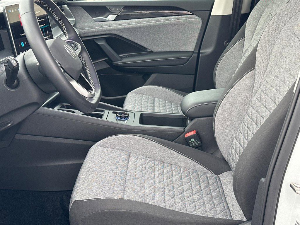 Used 2025 Volkswagen Tiguan S image 18