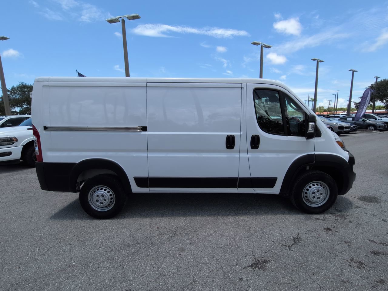 Used 2025 RAM ProMaster 2500 w/ Convenience Group FWD image 4