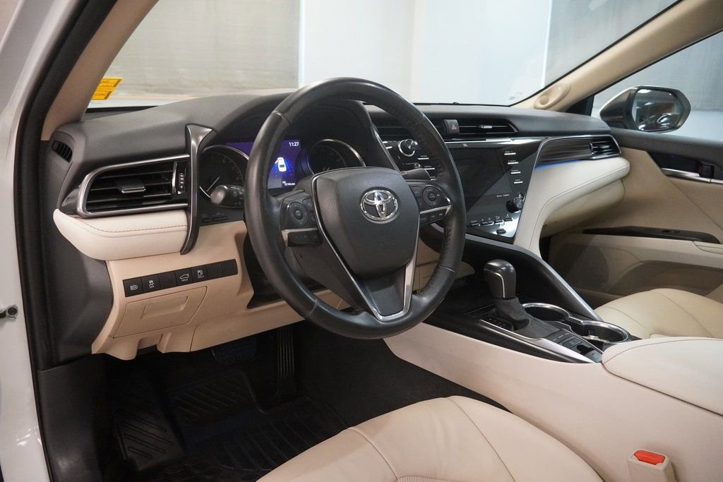Used 2020 Toyota Camry XLE w/ Navigation Package image 5