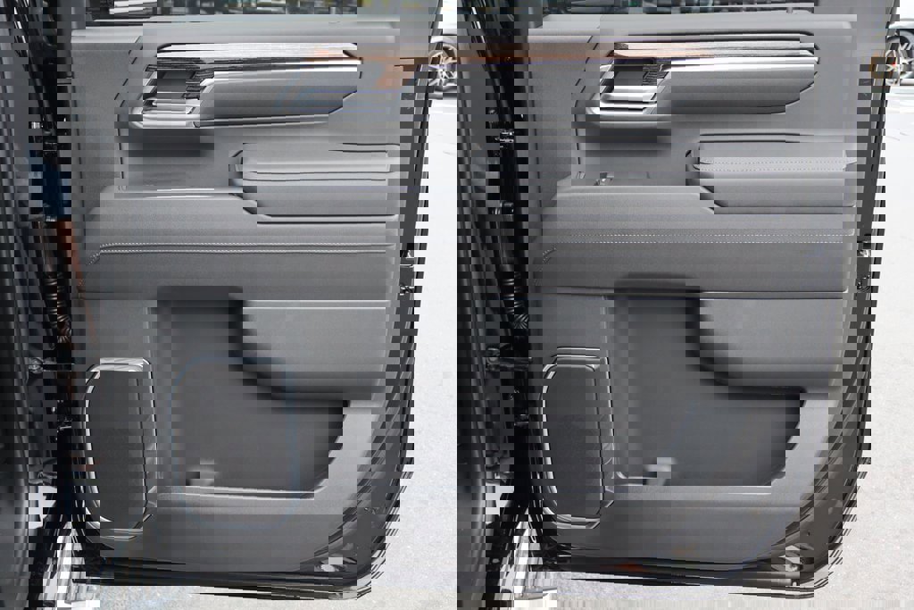 New 2025 GMC Sierra 2500 SLE w/ SLE Value Package; image 21