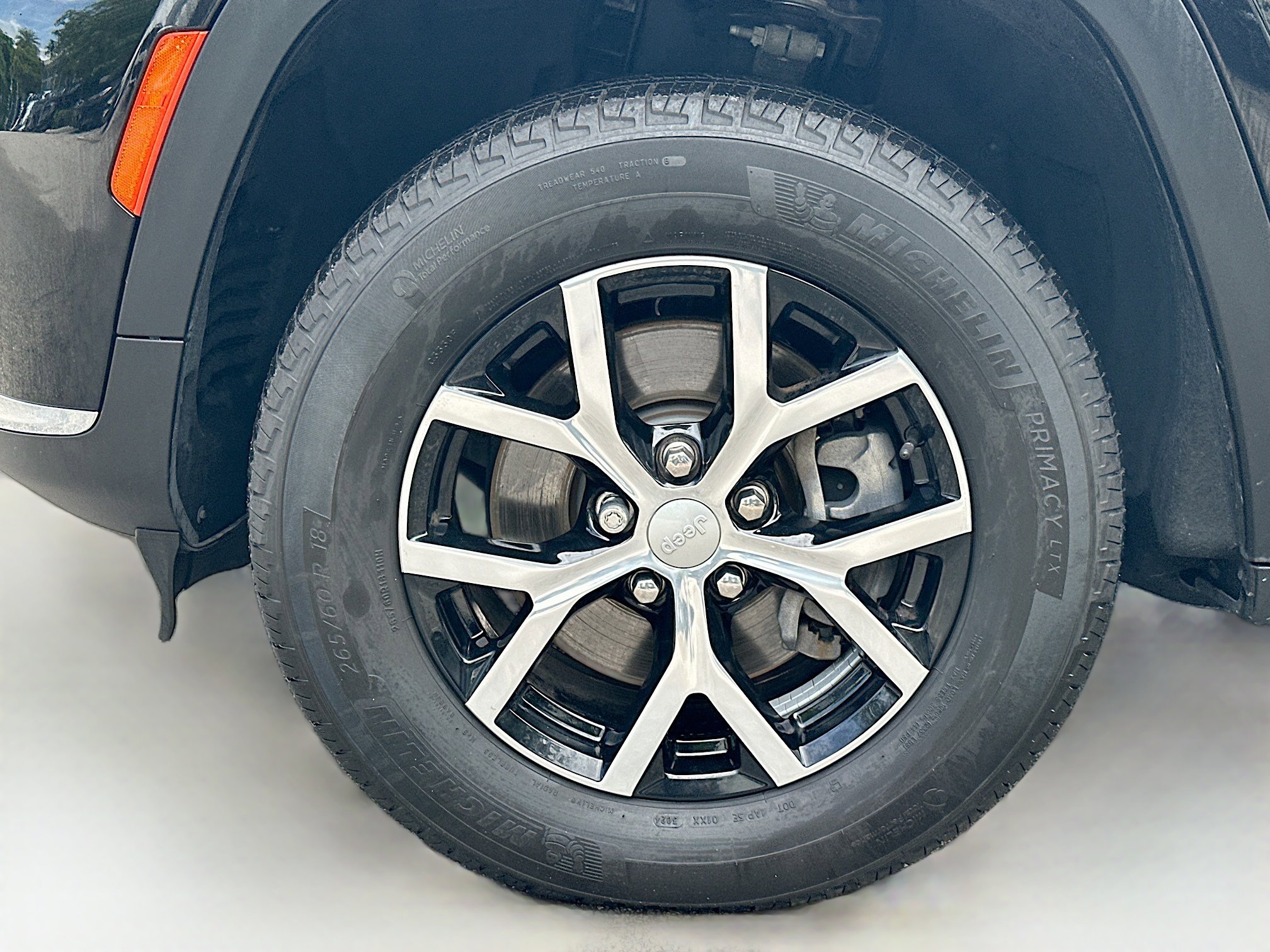 Used 2024 Jeep Grand Cherokee L Limited RWD image 31