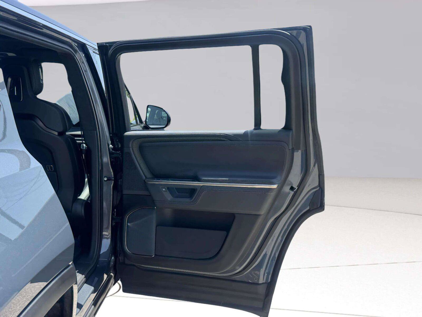 Used 2025 Rivian R1S Adventure AWD/4WD image 48