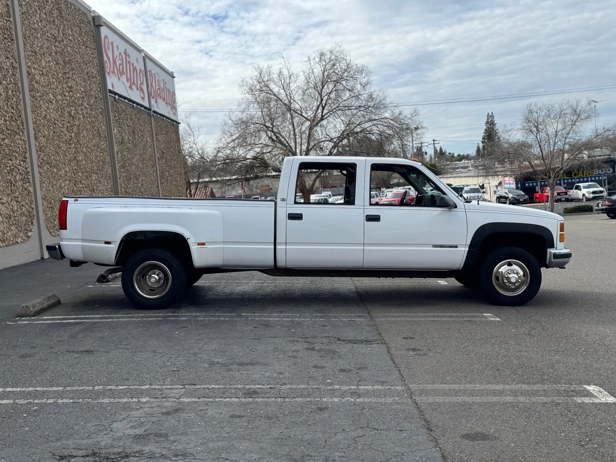 Used 2000 GMC Sierra 3500 4x4 Crew Cab w/ SLE Marketing Option Pkg 3 image 4