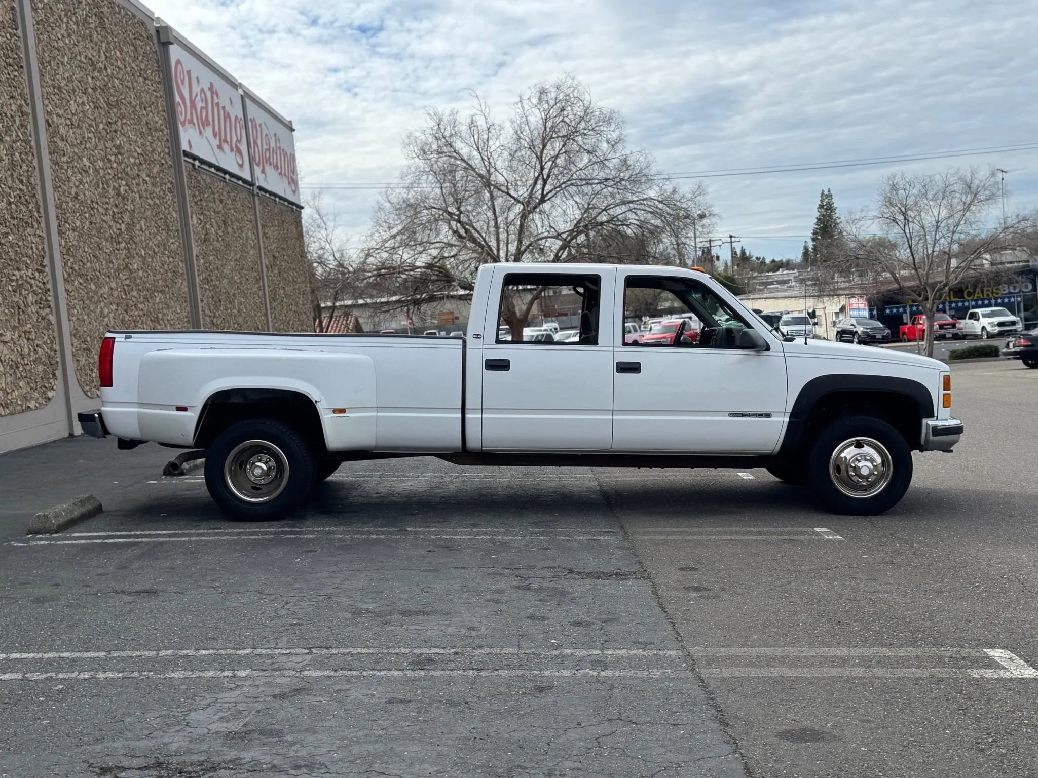 Used 2000 GMC Sierra 3500 4x4 Crew Cab w/ SLE Marketing Option Pkg 3 image 4