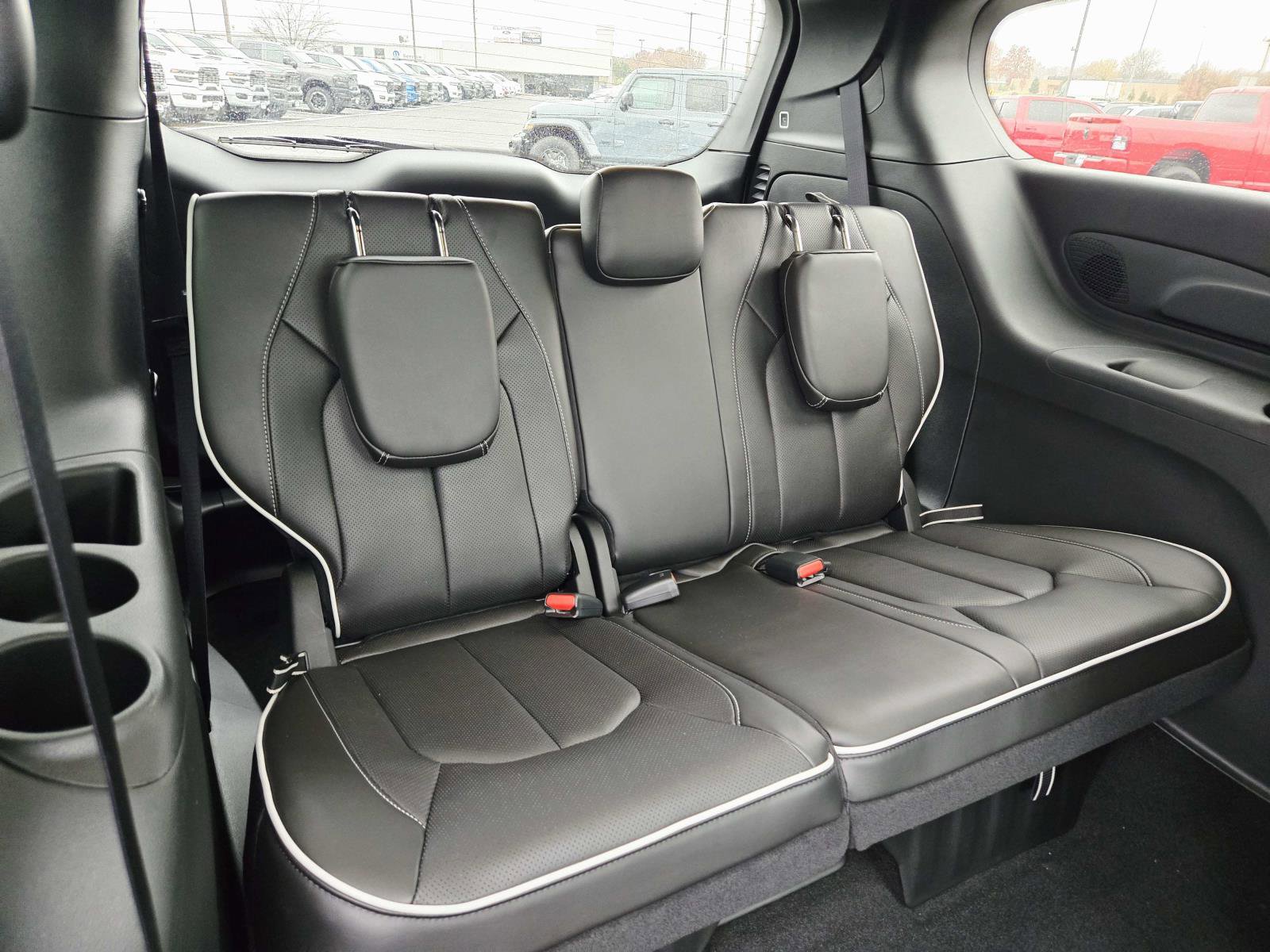 New 2026 Chrysler Pacifica Limited w/ S Appearance Package image 16