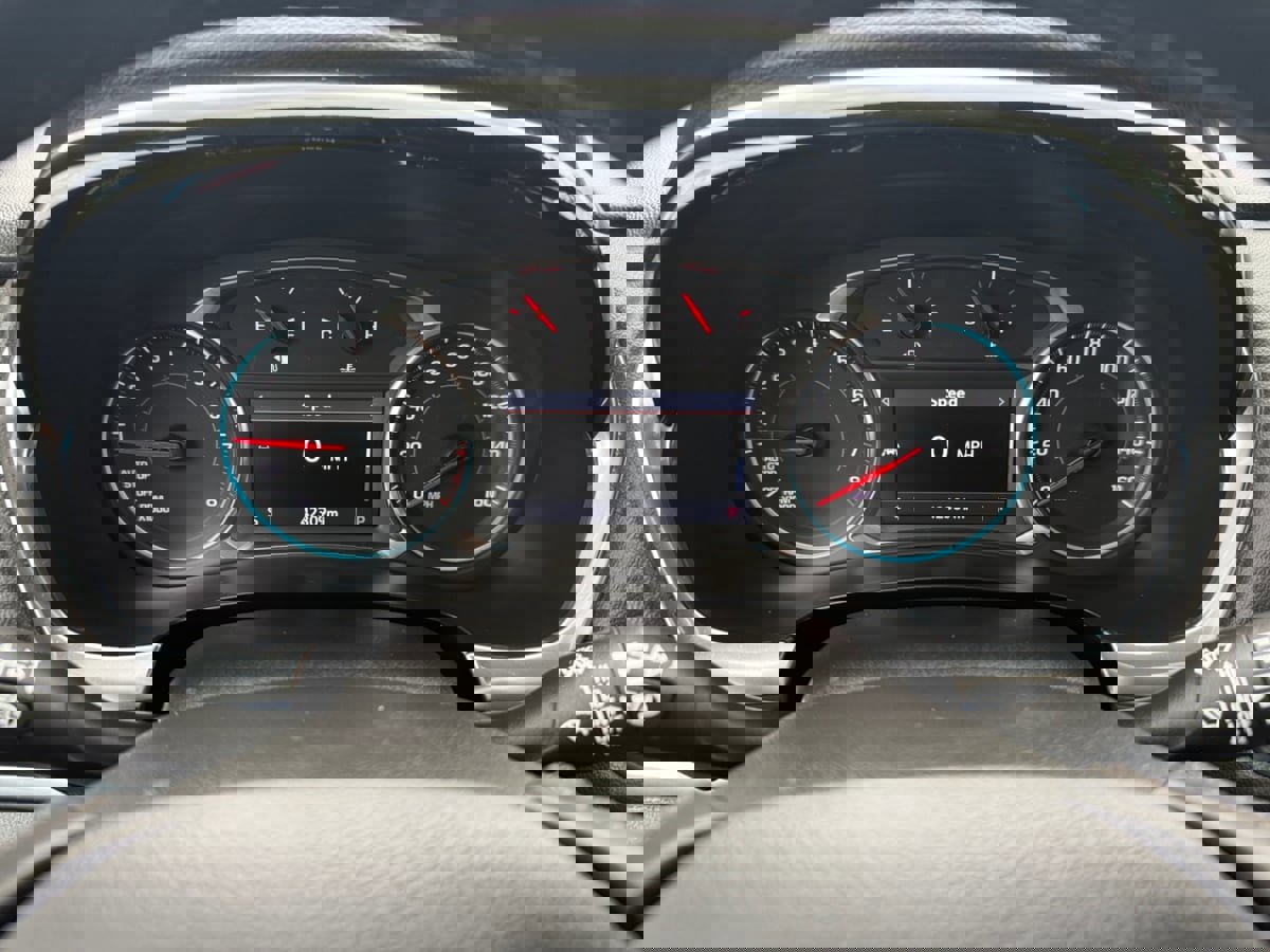 Used 2023 Chevrolet Traverse LT image 12