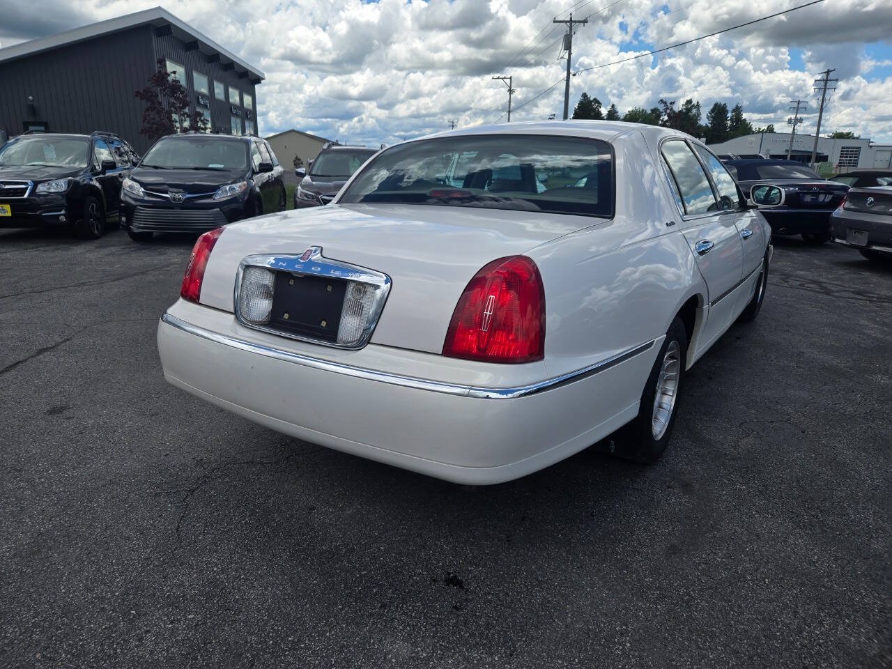 Used 1998 Lincoln Town Car Executive RWD image 7