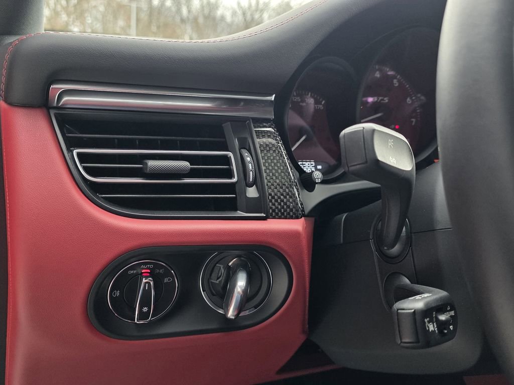 Certified 2025 Porsche Macan GTS image 23