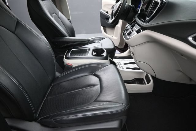 Used 2022 Chrysler Pacifica Touring-L FWD image 22