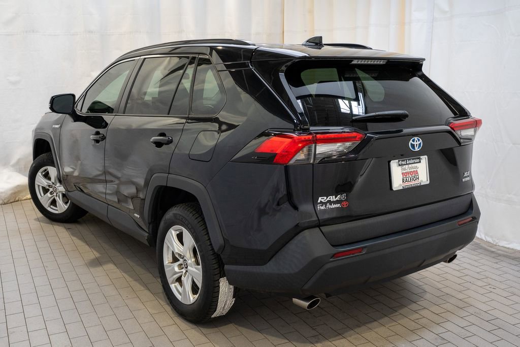 Used 2021 Toyota RAV4 XLE w/ Convenience Package image 3