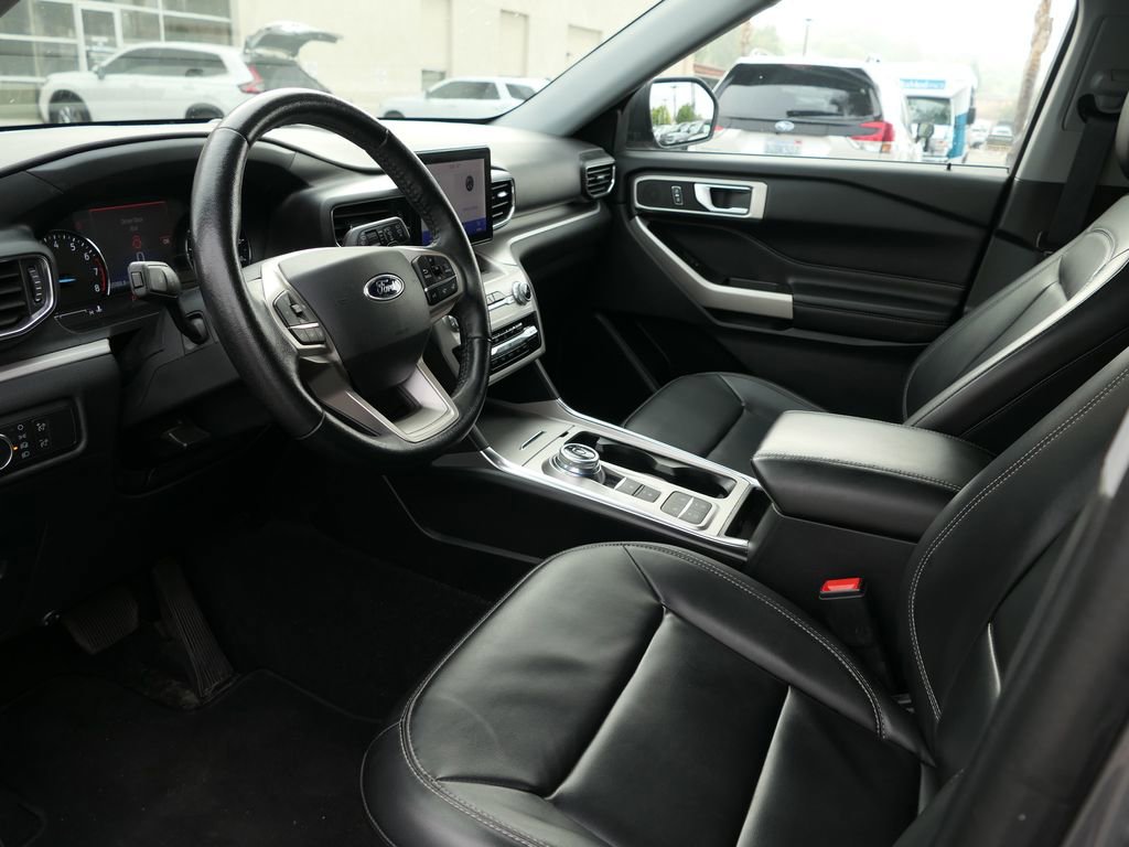 Used 2021 Ford Explorer XLT w/ Equipment Group 202A image 11