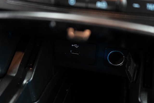 Used 2017 Ford Explorer XLT image 29