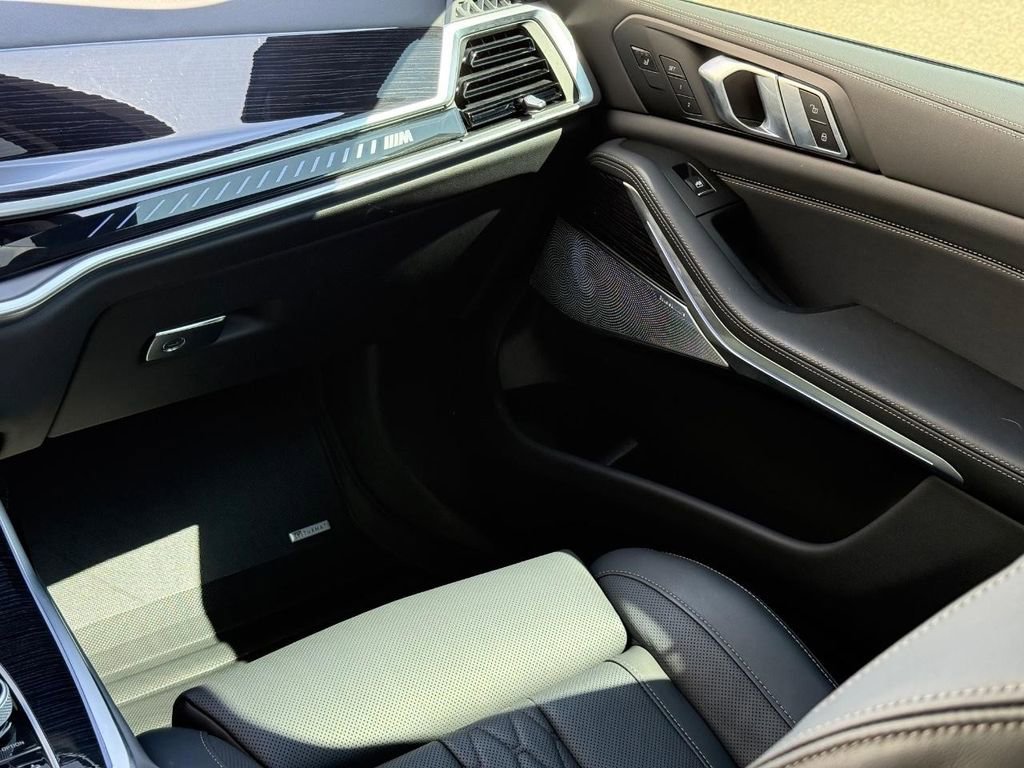 Used 2026 BMW X7 M60i w/ Executive Package image 15