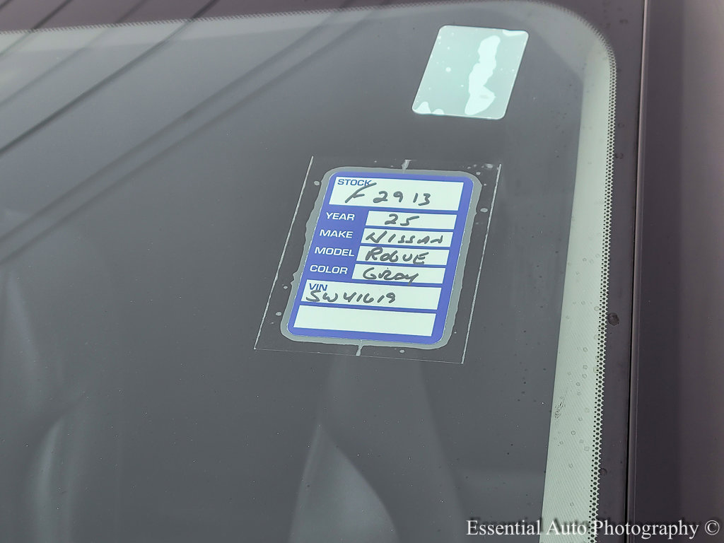 Used 2025 Nissan Rogue SL w/ Tech Package image 42