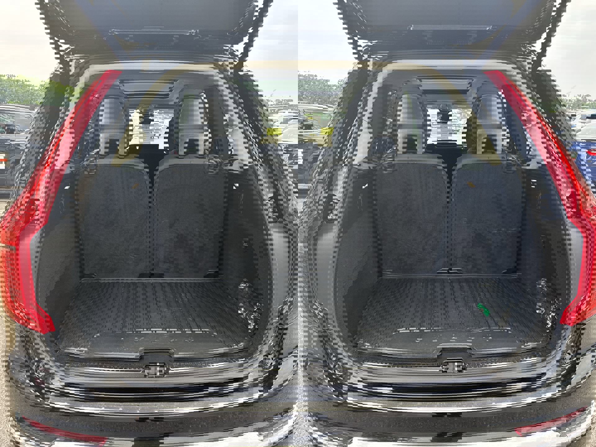 Used 2025 Volvo XC90 T8 Core w/ Protection Package Premier image 25