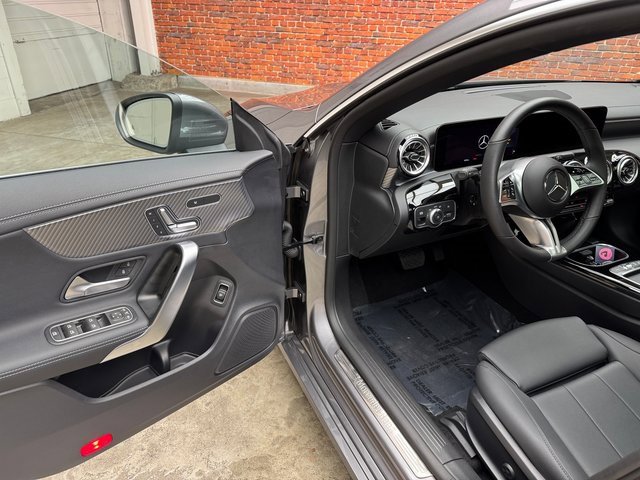 Used 2025 Mercedes-Benz CLA 250 4MATIC image 9
