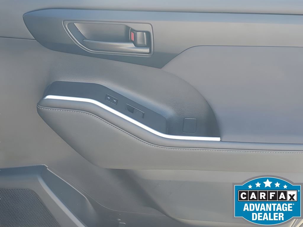 Used 2023 Toyota Highlander LE image 49