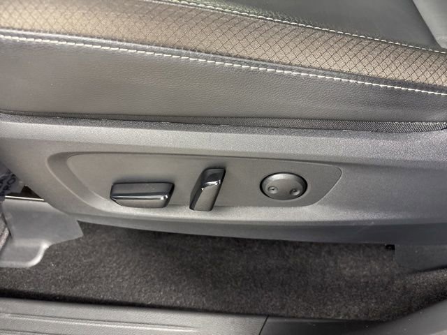 Used 2025 Nissan Pathfinder SL w/ Black Appearance Package image 26