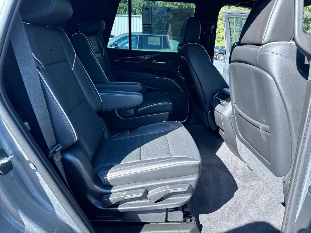Used 2023 Cadillac Escalade Premium Luxury RWD image 29