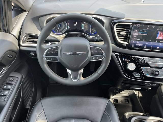 Used 2025 Chrysler Pacifica Select FWD image 17